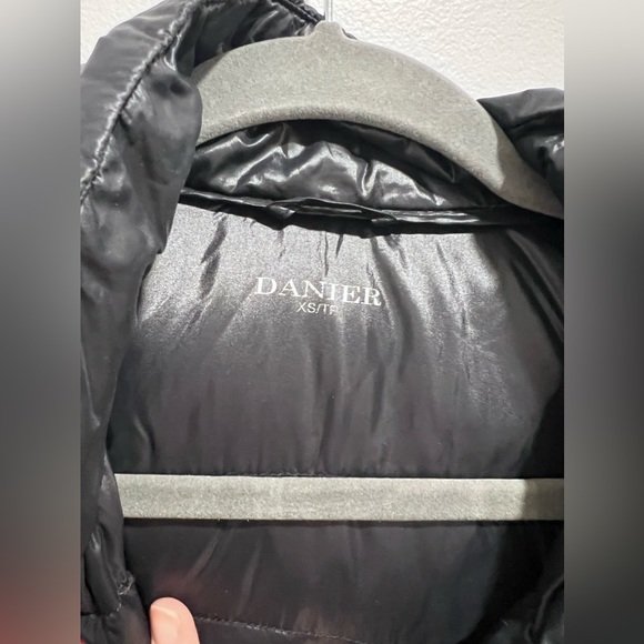 Danier packable light puffer - Picture 2 of 3